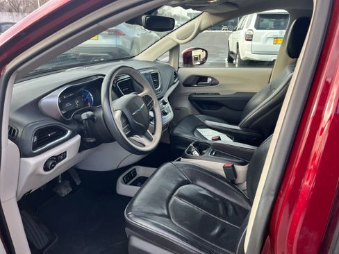 Used 2018 Chrysler Pacifica Limited w/ Advanced Safetytec Group image 9