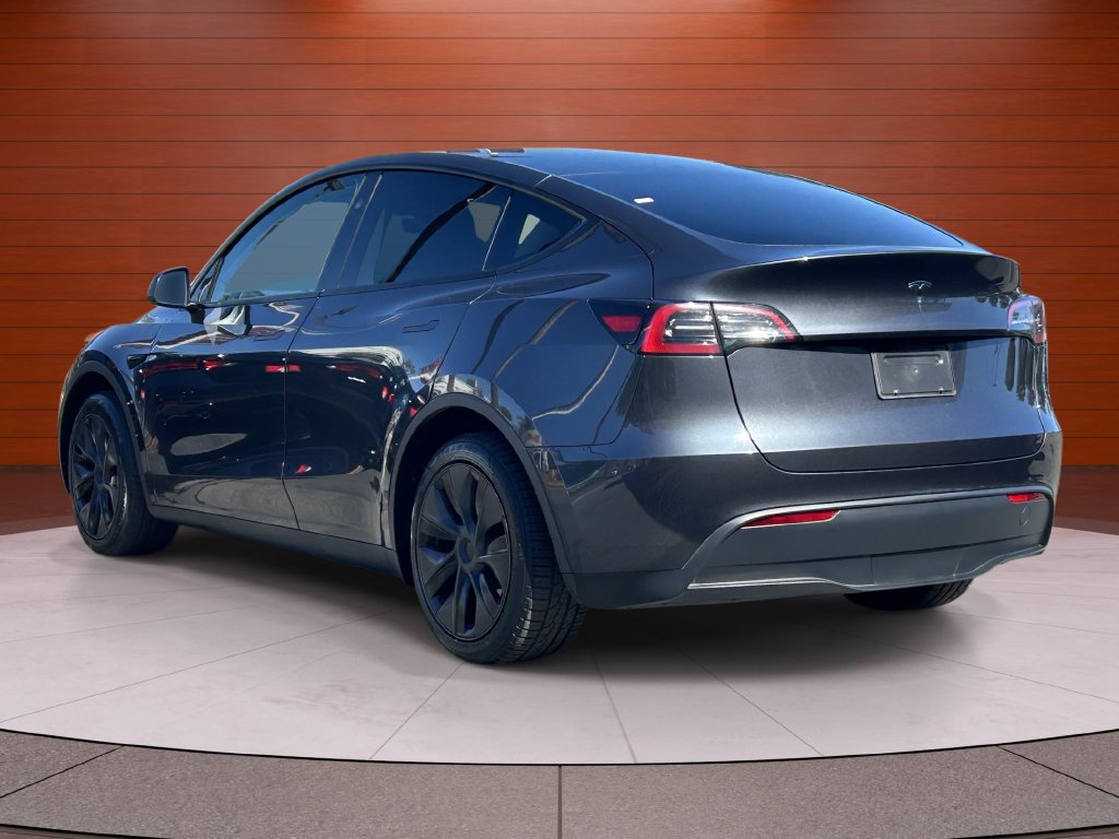 Used 2025 Tesla Model Y Long Range RWD image 2