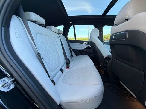 Used 2024 BMW X5 xDrive40i w/ M Sport Package AWD/4WD image 18