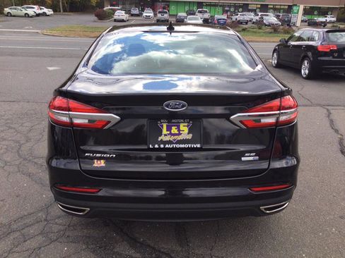 Used 2020 Ford Fusion SE image 6
