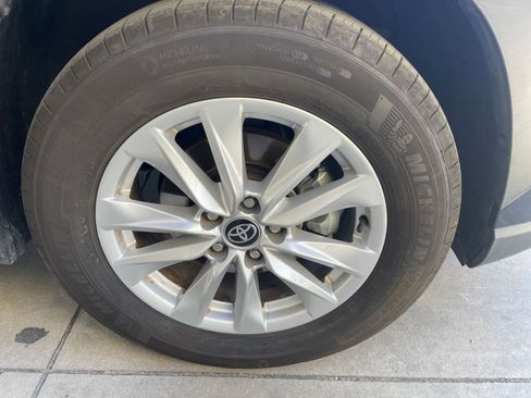 Used 2025 Toyota Corolla Cross LE image 31