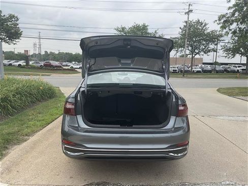 Used 2024 Volkswagen Jetta SEL image 5