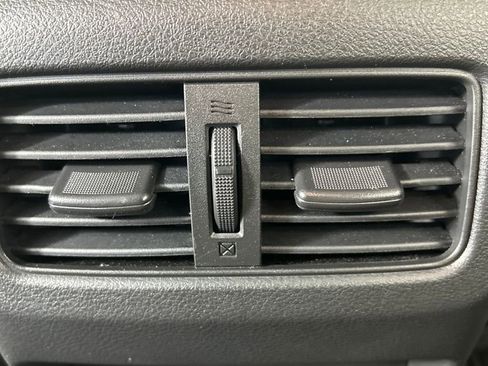 Used 2023 Nissan Rogue SV image 18