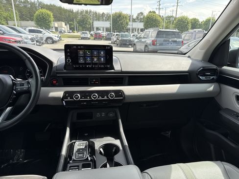Certified 2025 Honda Pilot EX-L image 30