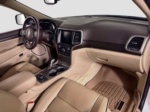 Used 2018 Jeep Grand Cherokee Overland AWD/4WD image 24