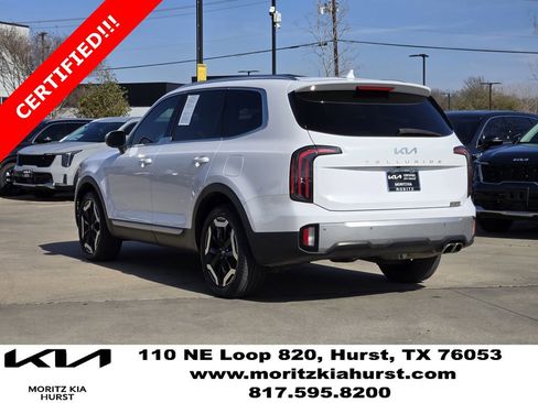 Used 2024 Kia Telluride EX w/ EX Captain's Chair Package image 3