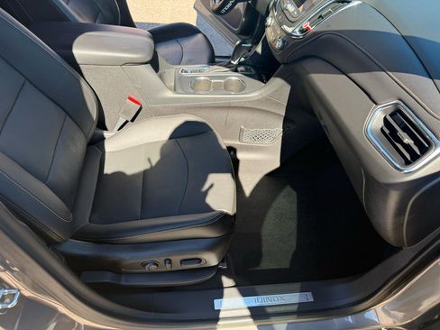 Used 2018 Chevrolet Equinox Premier image 51