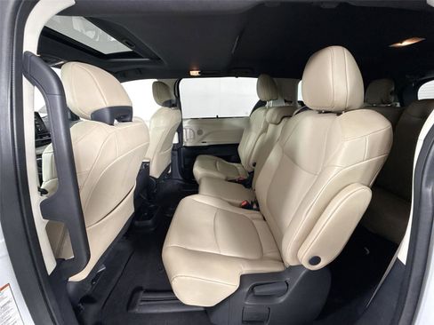 Certified 2023 Toyota Sienna XLE image 30