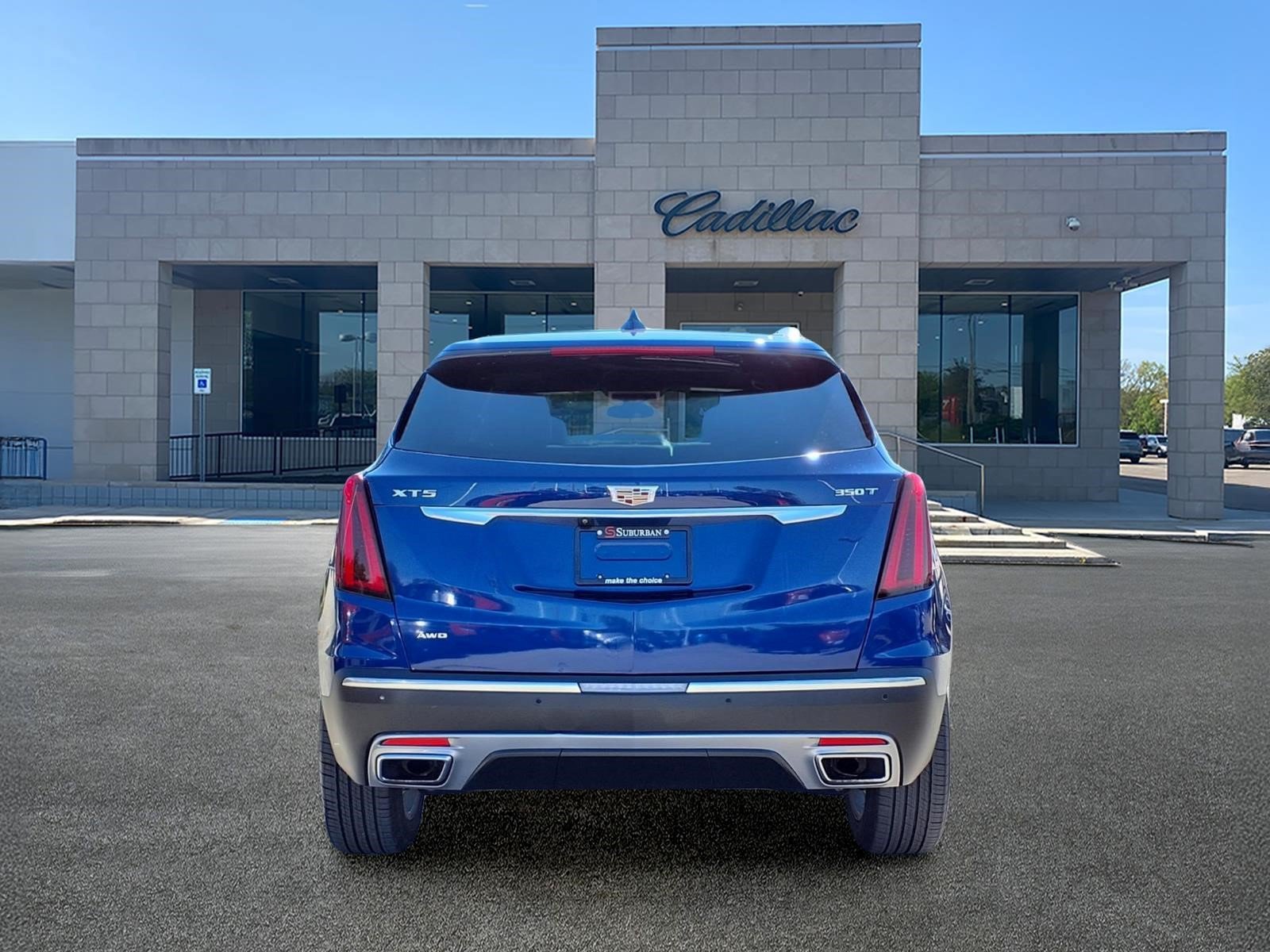 Used 2024 Cadillac XT5 Premium Luxury w/ LPO, Floor Liner Package AWD/4WD image 6