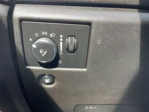 Used 2018 Jeep Grand Cherokee Laredo image 32