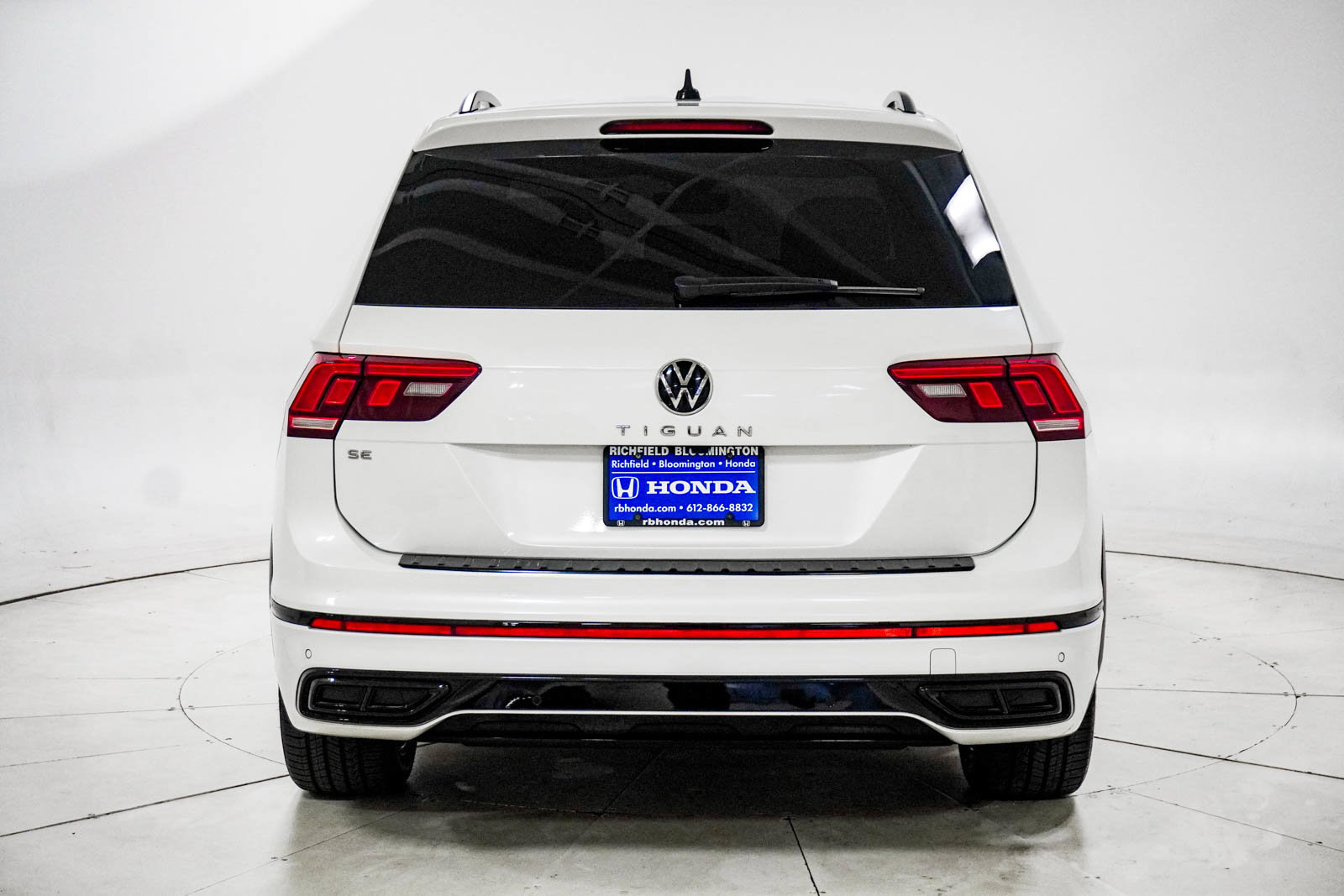 Used 2023 Volkswagen Tiguan SE R-Line FWD image 6