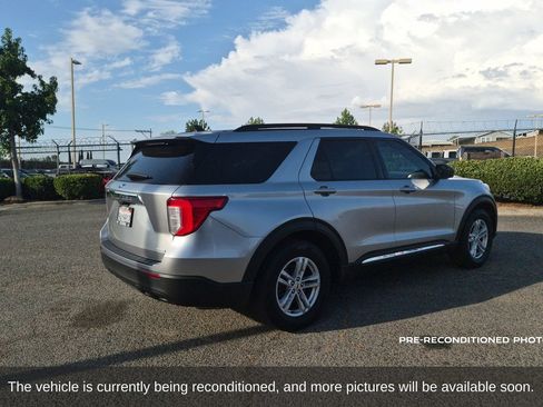 Used 2021 Ford Explorer XLT RWD image 6