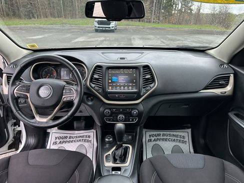 Used 2016 Jeep Cherokee Latitude w/ Comfort/Convenience Group image 11