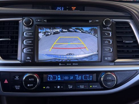 Used 2019 Toyota Highlander Limited AWD/4WD image 16