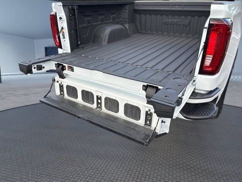 Used 2024 GMC Sierra 1500 AT4 w/ Technology Package AWD/4WD image 11