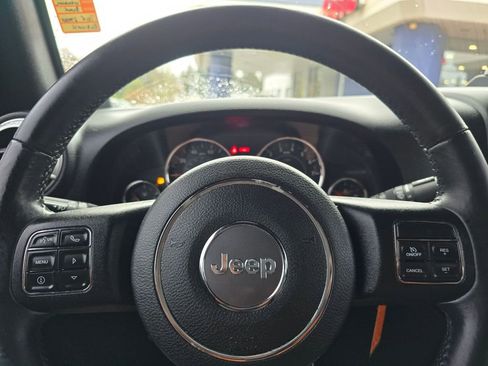 Used 2012 Jeep Wrangler Unlimited Rubicon w/ Connectivity Group AWD/4WD image 29
