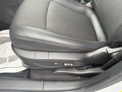 Certified 2022 Chevrolet Trax LT w/ Driver Confidence Package image 13