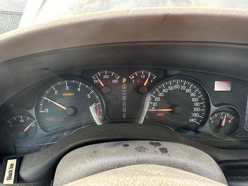 Used 2001 Pontiac Bonneville SE FWD image 38