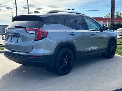 Used 2023 GMC Terrain SLT w/ Infotainment Package II FWD image 7