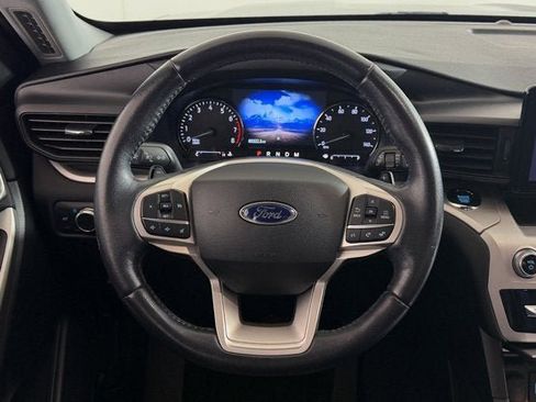 Used 2020 Ford Explorer XLT image 11