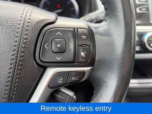 Used 2018 Toyota Highlander SE AWD/4WD image 15