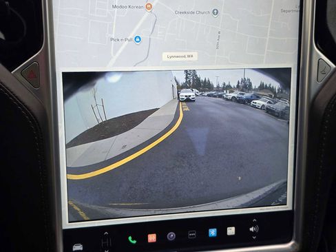 Used 2015 Tesla Model S 70D image 38