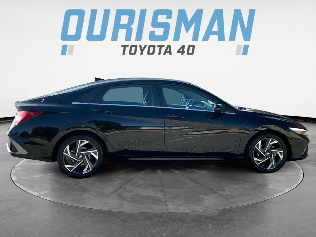 Used 2025 Hyundai Elantra SEL FWD image 8
