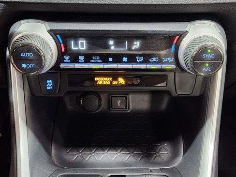 Used 2022 Toyota RAV4 LE image 37