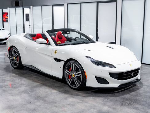 Used 2020 Ferrari Portofino RWD image 4