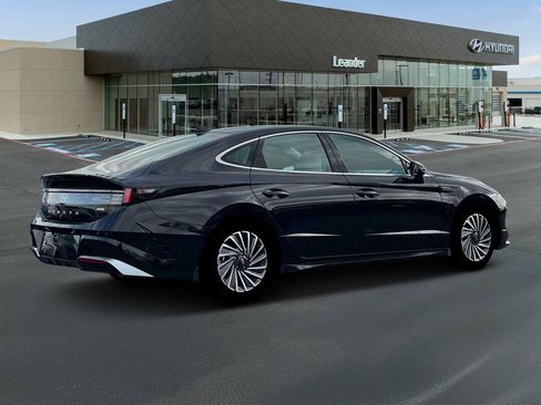 Used 2025 Hyundai Sonata Limited FWD image 8