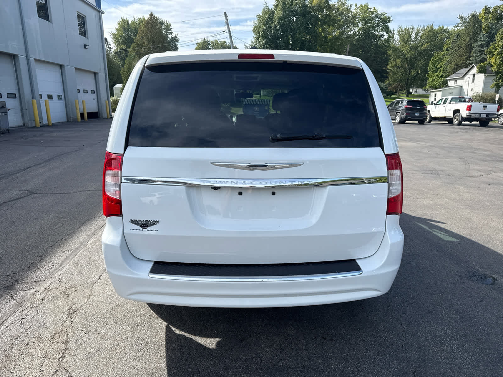 Used 2016 Chrysler Town & Country Touring FWD image 4