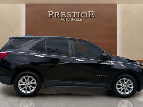 Used 2020 Chevrolet Equinox LS FWD image 1