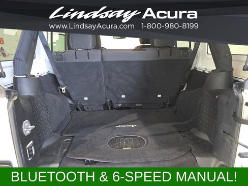 Used 2016 Jeep Wrangler Unlimited Sahara w/ Max Tow Package AWD/4WD image 9