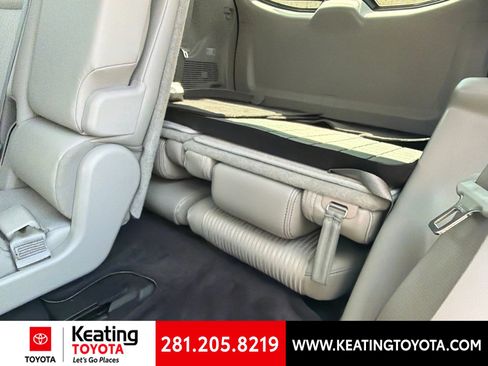Used 2016 Toyota Highlander Plus FWD image 12
