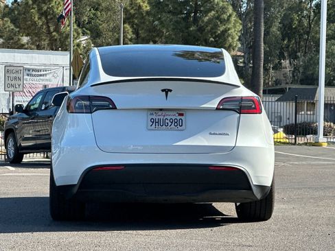 Used 2023 Tesla Model Y Performance image 4
