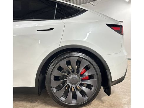 Used 2023 Tesla Model Y Performance image 10