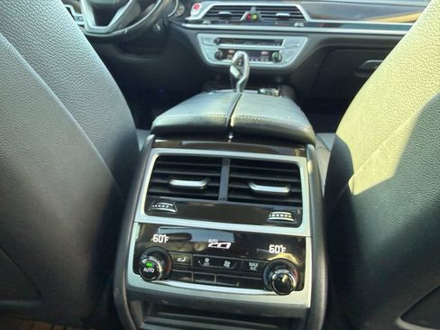 Used 2018 BMW 740e xDrive image 23