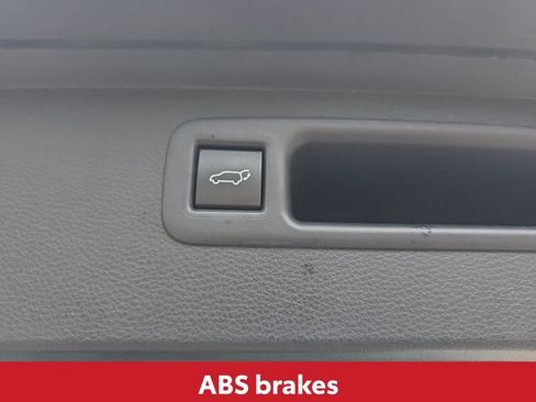 Used 2024 Toyota Highlander LE image 17