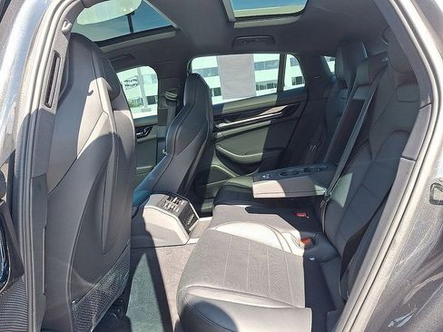 Used 2024 Porsche Panamera image 12