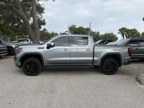 Used 2023 GMC Sierra 1500 Denali w/ Technology Package AWD/4WD image 4