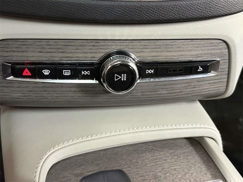 Used 2023 Volvo XC90 T8 Plus image 25