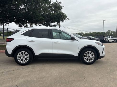 Used 2024 Ford Escape Active w/ Tech Pack #1 FWD image 2