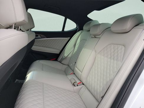 Used 2025 Genesis G70 3.3T Advanced w/ Sport Prestige Package RWD image 8