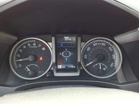 Used 2021 Toyota Tacoma Limited image 23