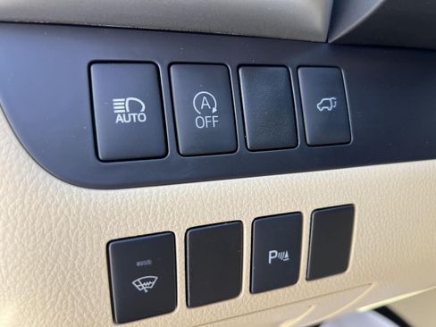 Used 2017 Toyota Highlander Limited AWD/4WD image 21