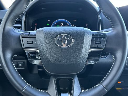 Used 2025 Toyota Camry SE w/ Convenience Package image 24