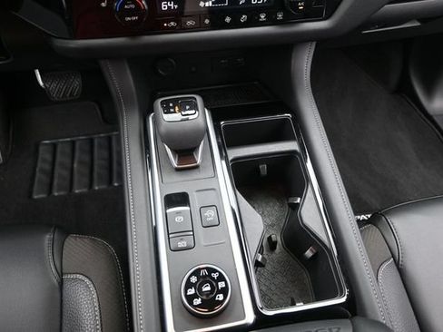Used 2025 Nissan Pathfinder SL AWD/4WD image 9