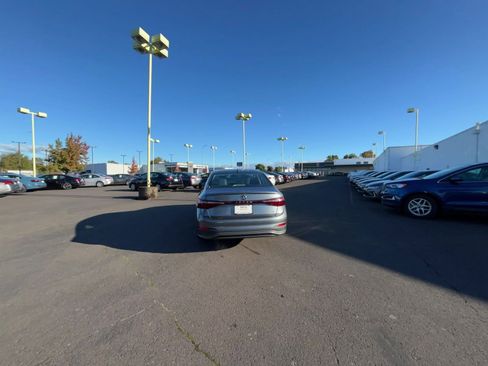 Used 2025 Volkswagen Jetta SE image 16