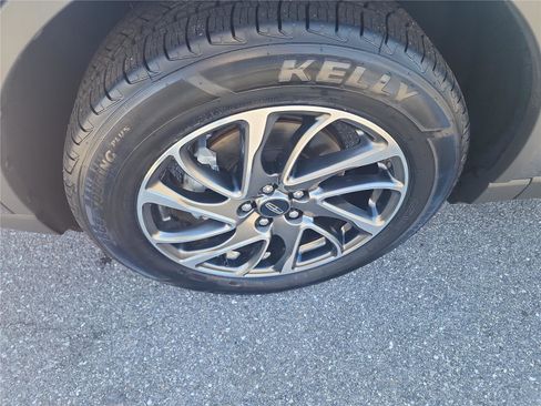 Used 2022 Lincoln Corsair FWD w/ Equipment Group 101A image 9