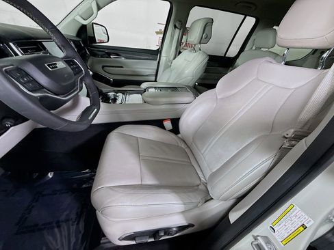 Used 2022 Jeep Wagoneer Series III w/ Flexible Seating Group image 26